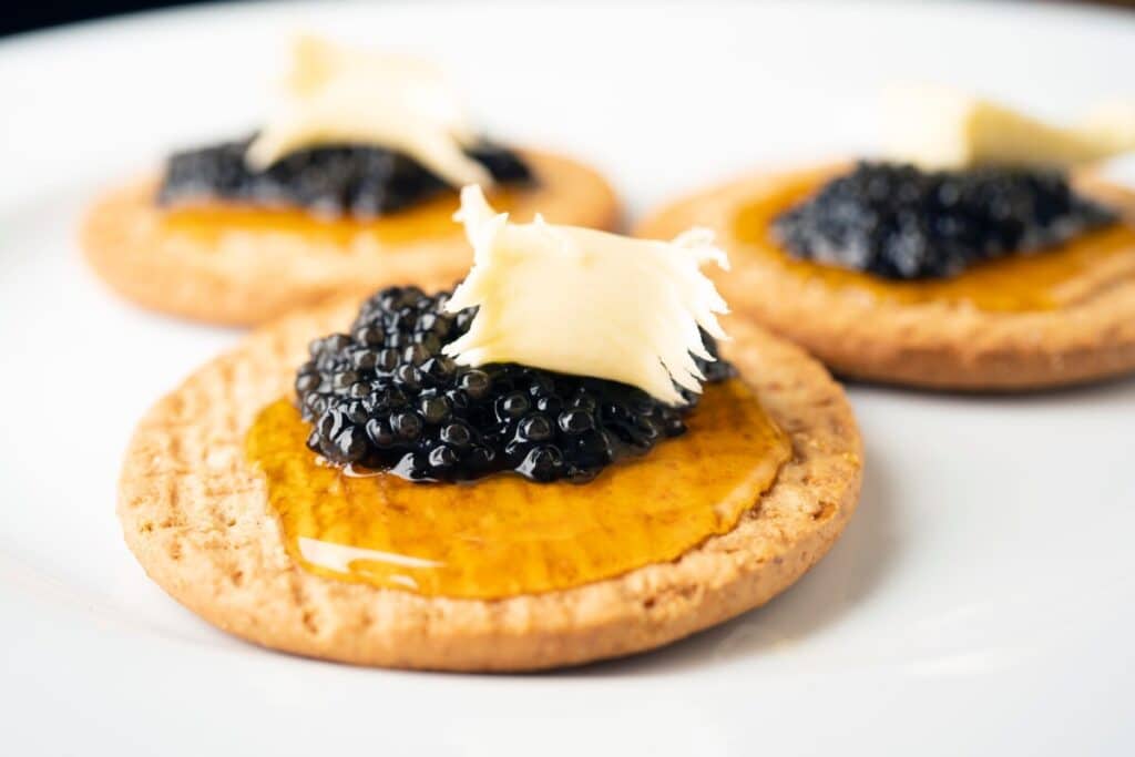 THE BEST EXPENSIVE FOOD: HOW TO EAT CAVIAR